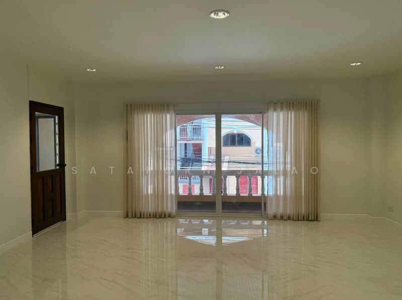 5-BR Townhouse, Bangkok, Khlong Tan Nua, Watthana, Bangkok, 5 Bedrooms, 400 sqm, Townhouse For Rent, by Sataporn Jalao, 500354158 - DDproperty.com