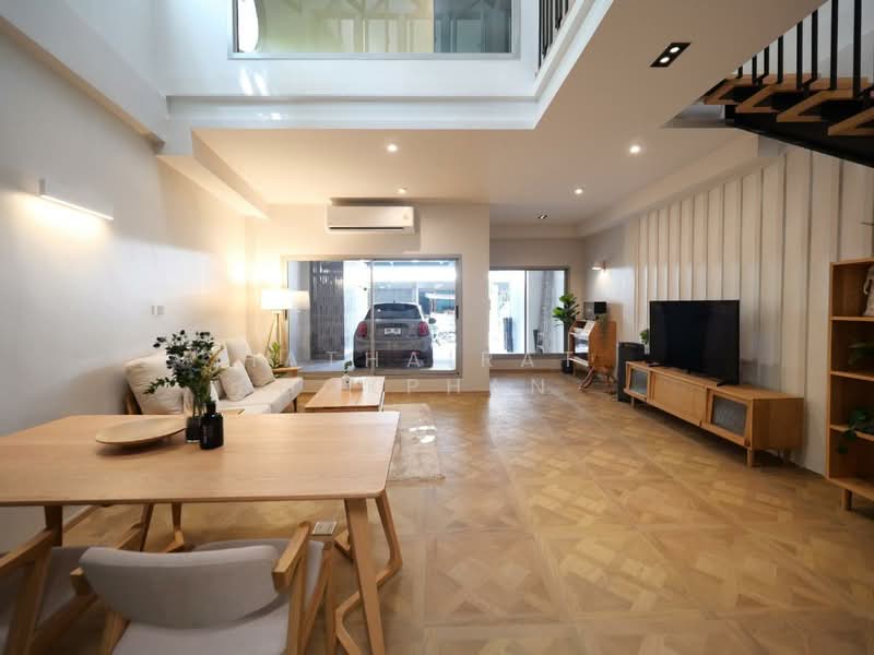 3-BR Townhouse, Bangkok, Khlong Tan Nua, Watthana, Bangkok, 3 Bedrooms, 210 sqm, Townhouse For Sale, by Hathairat Rookphan , 500354215 - DDproperty.com
