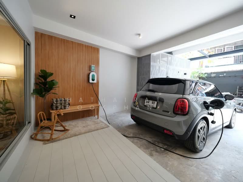 3-BR Townhouse, Bangkok, Khlong Tan Nua, Watthana, Bangkok, 3 Bedrooms, 210 sqm, Townhouse For Sale, by Hathairat Rookphan , 500354215 - DDproperty.com
