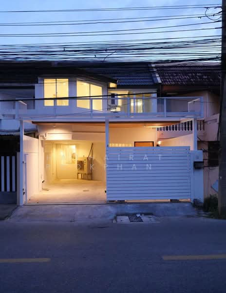 ทาวน์เฮ้าส์ 3-ห้องนอน, กรุงเทพ, คลองตันเหนือ, วัฒนา, กรุงเทพ, 150 ตร.ม., ทาวน์เฮ้าส์ ขาย, โดย Hathairat Rookphan , 500354222 - DDproperty.com