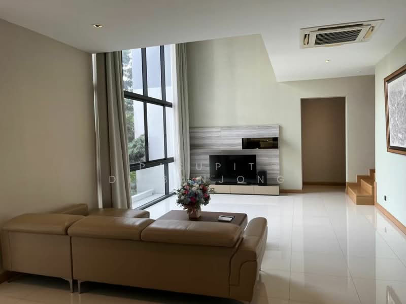 Parc Priva, Bangkok, Thiam Ruammit Road, Huai Khwang, Bangkok, 4 Bedrooms, 270 sqm, Single Detached House For Rent, by Pasupit Ditbanjong, 500354244 - DDproperty.com
