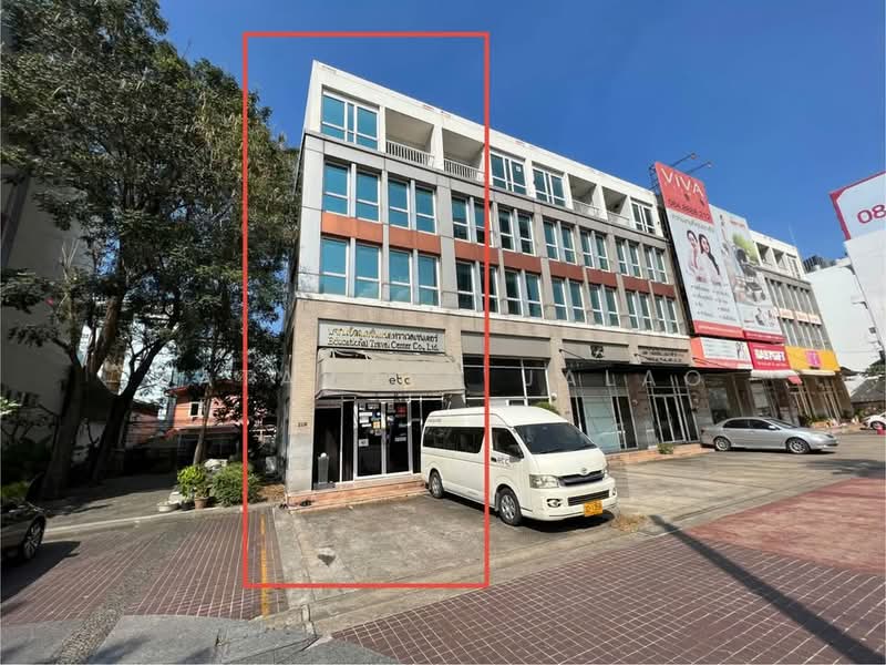 8-BR Townhouse, Bangkok, Khlong Ton Sai, Khlong San, Bangkok, 8 Bedrooms, 320 sqm, Townhouse For Rent, by Sataporn Jalao, 500354272 - DDproperty.com
