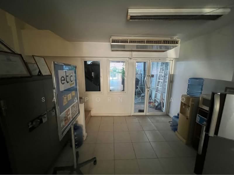 8-BR Townhouse, Bangkok, Khlong Ton Sai, Khlong San, Bangkok, 8 Bedrooms, 320 sqm, Townhouse For Rent, by Sataporn Jalao, 500354272 - DDproperty.com