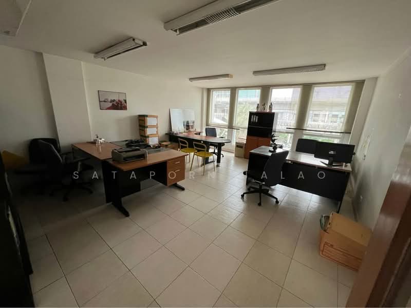 8-BR Townhouse, Bangkok, Khlong Ton Sai, Khlong San, Bangkok, 8 Bedrooms, 320 sqm, Townhouse For Rent, by Sataporn Jalao, 500354272 - DDproperty.com