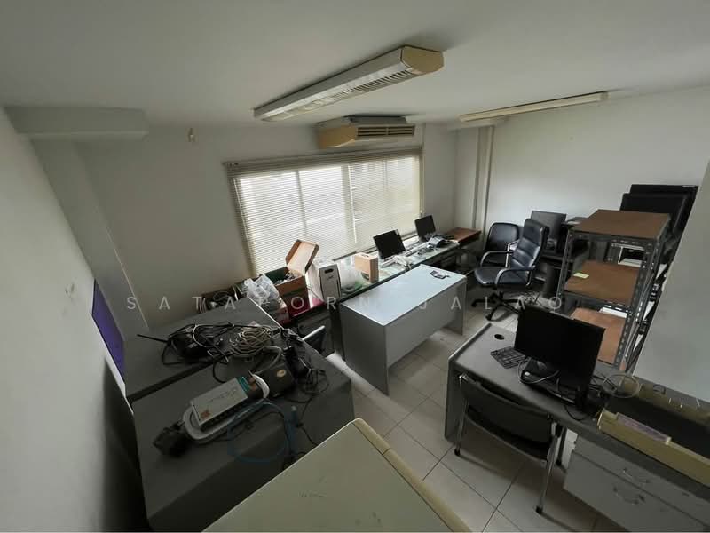 8-BR Townhouse, Bangkok, Khlong Ton Sai, Khlong San, Bangkok, 8 Bedrooms, 320 sqm, Townhouse For Rent, by Sataporn Jalao, 500354272 - DDproperty.com