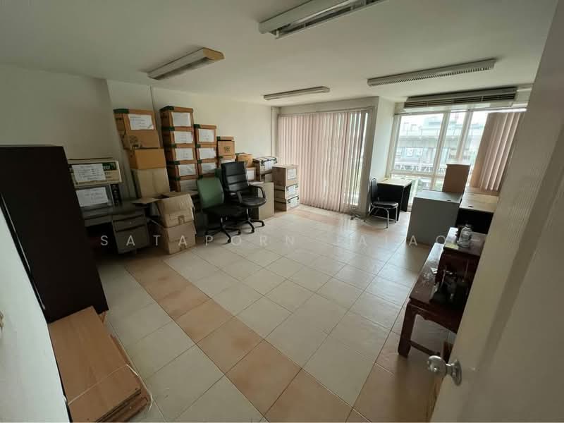 8-BR Townhouse, Bangkok, Khlong Ton Sai, Khlong San, Bangkok, 8 Bedrooms, 320 sqm, Townhouse For Rent, by Sataporn Jalao, 500354272 - DDproperty.com