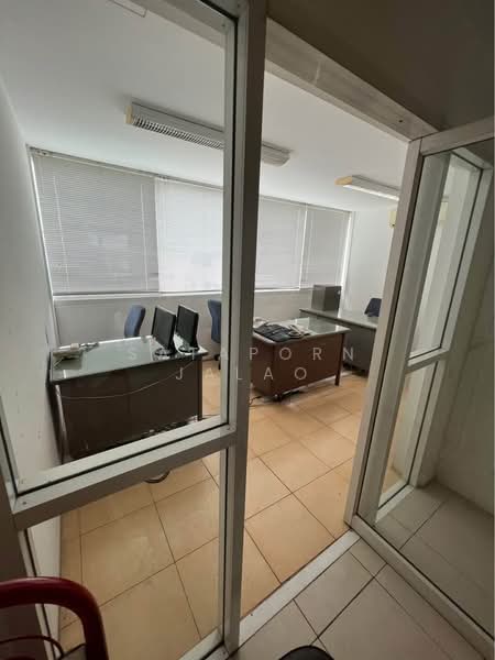 8-BR Townhouse, Bangkok, Khlong Ton Sai, Khlong San, Bangkok, 8 Bedrooms, 320 sqm, Townhouse For Rent, by Sataporn Jalao, 500354272 - DDproperty.com