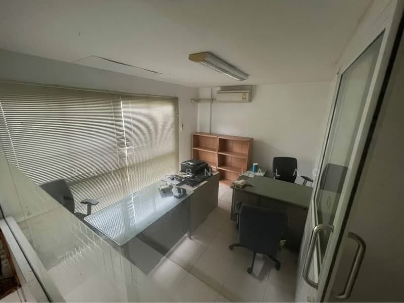 8-BR Townhouse, Bangkok, Khlong Ton Sai, Khlong San, Bangkok, 8 Bedrooms, 320 sqm, Townhouse For Rent, by Sataporn Jalao, 500354272 - DDproperty.com