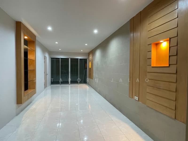 4-BR Townhouse, Bangkok, Praborommaharatchawang, Phra Nakhon, Bangkok, 4 Bedrooms, 260 sqm, Townhouse For Rent, by Sataporn Jalao, 500354294 - DDproperty.com