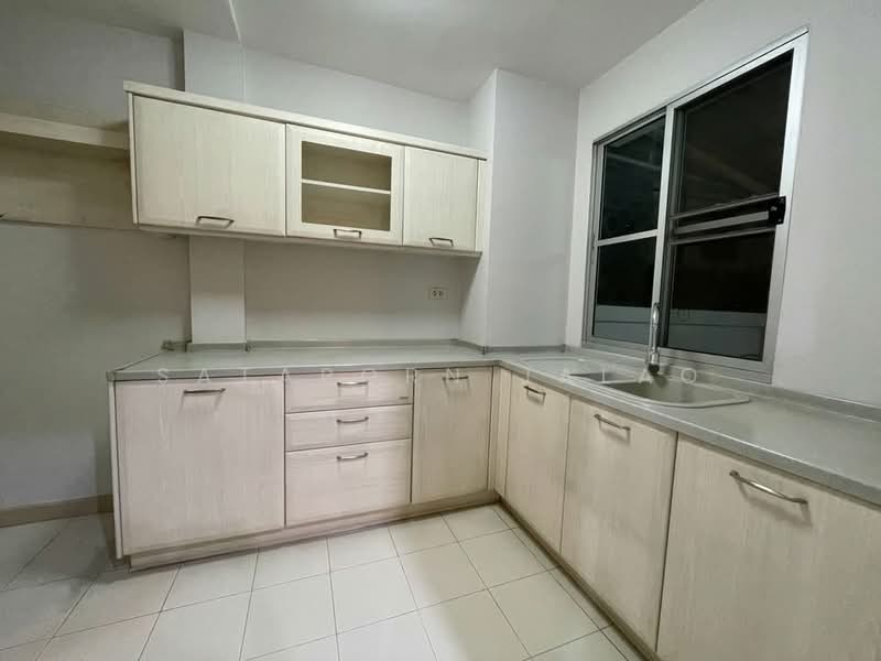 4-BR Townhouse, Bangkok, Praborommaharatchawang, Phra Nakhon, Bangkok, 4 Bedrooms, 260 sqm, Townhouse For Rent, by Sataporn Jalao, 500354294 - DDproperty.com