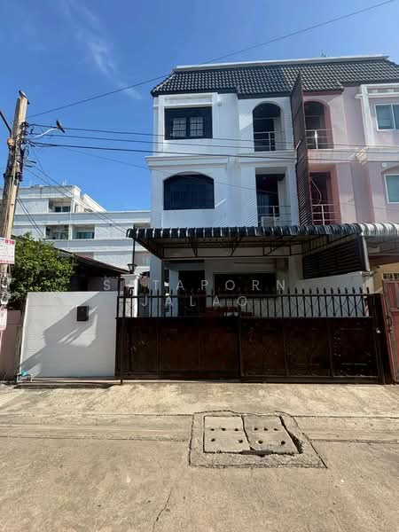 5-BR Townhouse, Bangkok, Samsen Nok, Huai Khwang, Bangkok, 5 Bedrooms, 377 sqm, Townhouse For Rent, by Sataporn Jalao, 500354310 - DDproperty.com