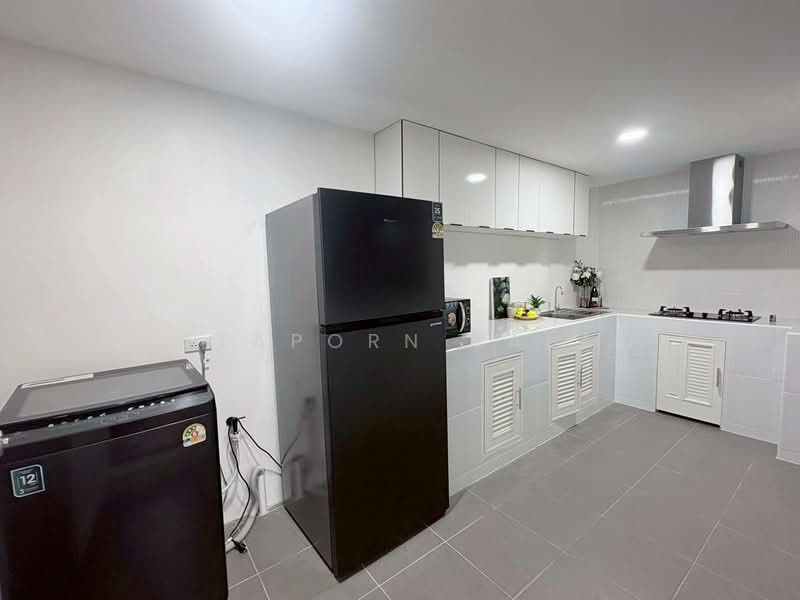 5-BR Townhouse, Bangkok, Samsen Nok, Huai Khwang, Bangkok, 5 Bedrooms, 377 sqm, Townhouse For Rent, by Sataporn Jalao, 500354310 - DDproperty.com