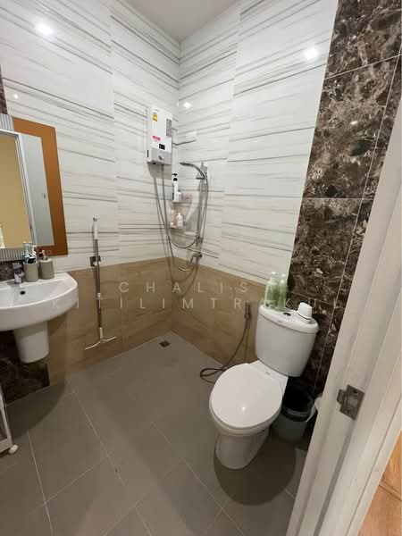 4-BR Townhouse, Chon Buri (Pattaya), Nong Pru, Bang Lamung (Pattaya), Chon Buri (Pattaya), 4 Bedrooms, 220 sqm, Townhouse For Rent, by Chalisa Kitilimtrakul, 500354356 - DDproperty.com