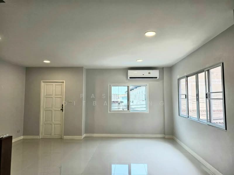 4-BR Townhouse, Bangkok, Samsen Nok, Huai Khwang, Bangkok, 4 Bedrooms, 200 sqm, Townhouse For Rent, by Pasupit Ditbanjong, 500354373 - DDproperty.com