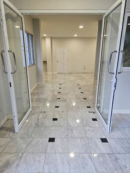 4-BR Townhouse, Bangkok, Samsen Nok, Huai Khwang, Bangkok, 4 Bedrooms, 200 sqm, Townhouse For Rent, by Pasupit Ditbanjong, 500354373 - DDproperty.com