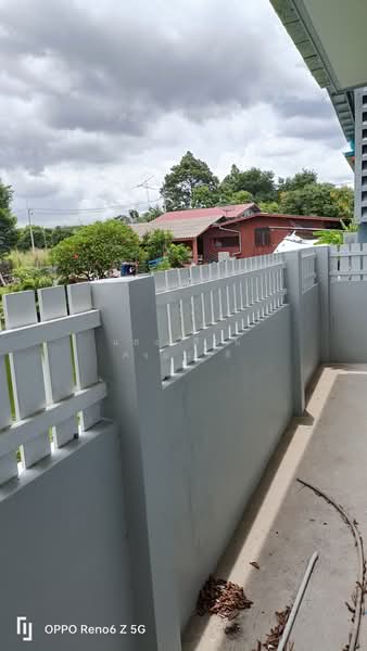 Decatch house 3bedroom near bangsean, Chon Buri (Pattaya), ห้วยกถปิ16, Huai Kapi, Muang Chon Buri, Chon Buri (Pattaya), 3 Bedrooms, 220 sqm, Single Detached House For Sale, by แสงเดือน คงแนวดี, 500354458 - สามารถเดินได้รอบบ้าน เทพื้นคอนกรีต - DDproperty.com