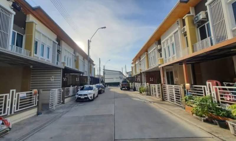Golden Town Srinakarin-Sukhumvit, Samut Prakan, 133 Moo 4, Bang Mueng, Muang Samut Prakarn, Samut Prakan, 4 Bedrooms, 120 sqm, Townhouse For Rent, by Nattayaporn Peumkul (Benz), 500354461 - DDproperty.com