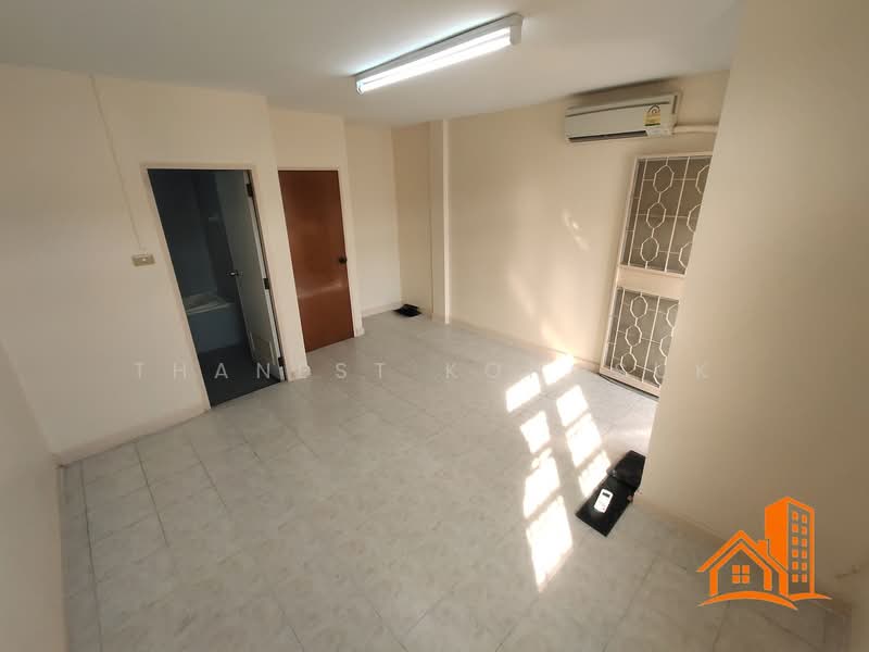 ทาวน์เฮ้าส์ 3 ชั้น ม.ควีนเพลส 3 ซ.อ่อนนุช 44, Bangkok, Suan Luang, Bangkok, 3 Bedrooms, 120 sqm, Townhouse For Sale, by Thanest Kongsuk, 500354468 - DDproperty.com