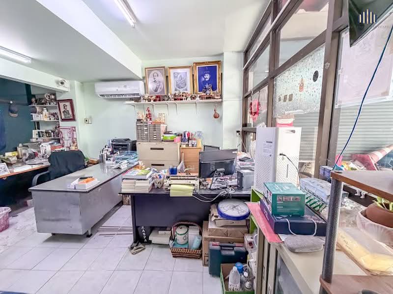 Urgent Sale – 2 Adjoining Commercial Buildings (4.5 Storeys), Bangkok, Bang Yi Rua, Thon Buri, Bangkok, 1 Bedroom, 528 sqm, Townhouse For Sale, by คุณลี, 500354486 - DDproperty.com