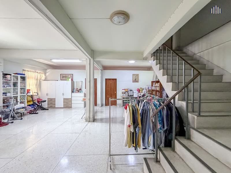Urgent Sale – 2 Adjoining Commercial Buildings (4.5 Storeys), Bangkok, Bang Yi Rua, Thon Buri, Bangkok, 1 Bedroom, 528 sqm, Townhouse For Sale, by คุณลี, 500354486 - DDproperty.com