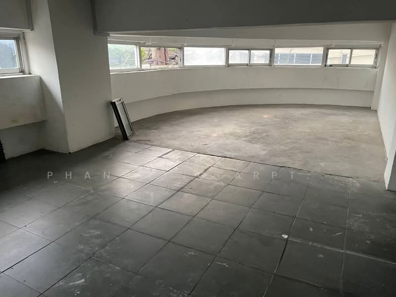 Two adjoining commercial units (corner units) for rent in On Nut area. Available for rent, Bangkok, On Nut, Suan Luang, Bangkok, , 450 sqm, Shophouse For Rent, by Tida phanthonglarptawee, 500354499 - DDproperty.com