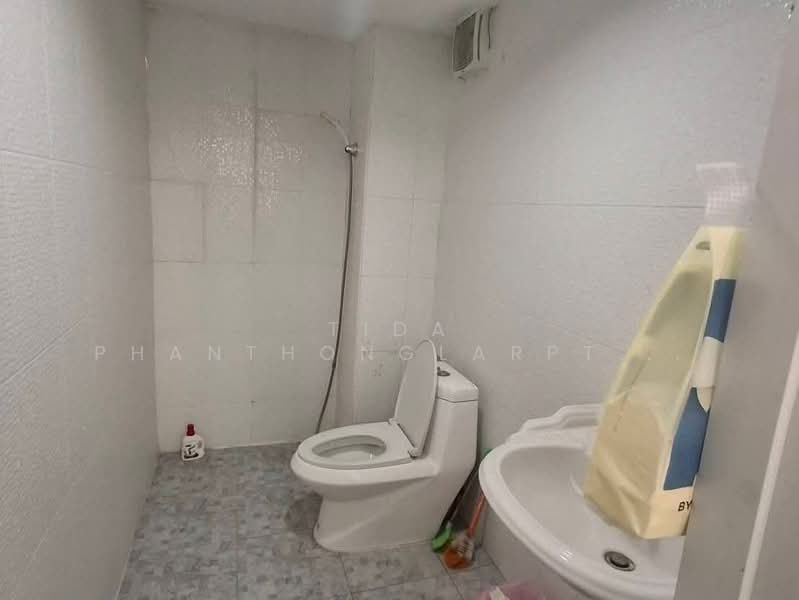 Two adjoining commercial units (corner units) for rent in On Nut area. Available for rent, Bangkok, On Nut, Suan Luang, Bangkok, , 450 sqm, Shophouse For Rent, by Tida phanthonglarptawee, 500354499 - DDproperty.com