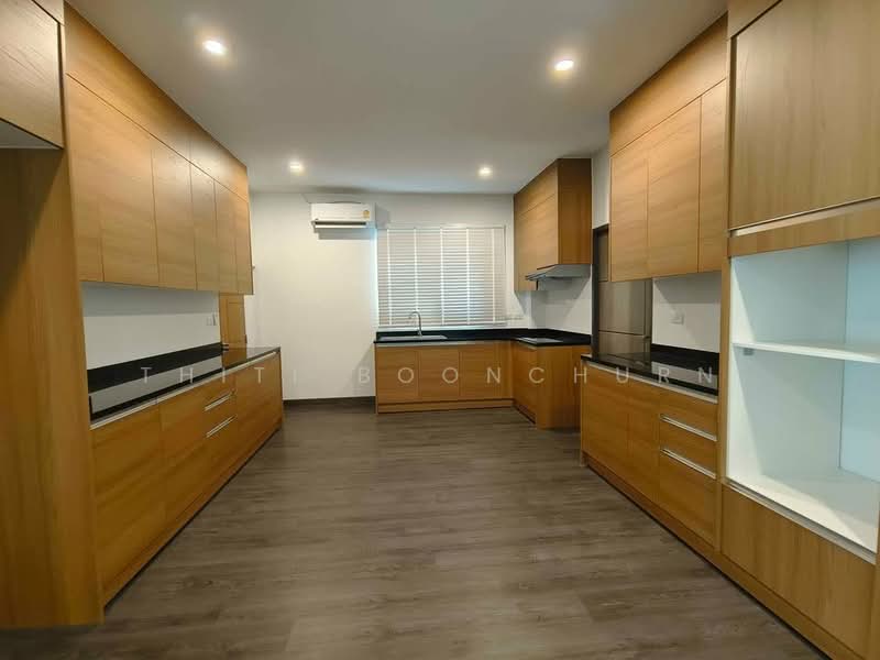 Detached House, 4 Bedrooms, Near BTS Ekkamai, Bangkok, Phra Kanong Nua, Watthana, Bangkok, 4 Bedrooms, 330 sqm, Single Detached House For Rent, by Thiti Boonchurn, 500354665 - DDproperty.com