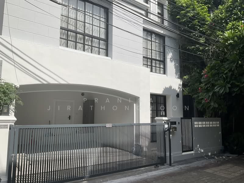 ทาวน์โฮม 4 ชั้น (Renovateใหม่) ซอยเอกมัย 12, กรุงเทพ, คลองตันเหนือ, วัฒนา, กรุงเทพ, 400 ตร.ม., ทาวน์เฮ้าส์ ให้เช่า, โดย Pranisa Jirathongpoon, 500354666 - DDproperty.com