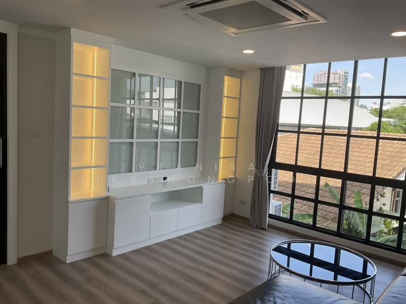 ทาวน์โฮม 4 ชั้น (Renovateใหม่) ซอยเอกมัย 12, Bangkok, Khlong Tan Nua, Watthana, Bangkok, 4 Bedrooms, 400 sqm, Townhouse For Rent, by Pranisa Jirathongpoon, 500354666 - DDproperty.com