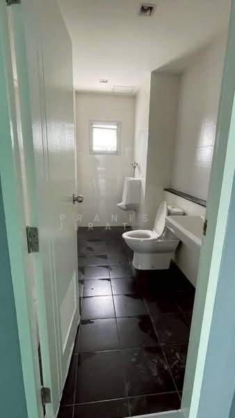 B-Square Rama 9 - Mengjai, Bangkok, Soi Sahakanpramoon, Wang Thonglang, Bangkok, 4 Bedrooms, 400 sqm, Townhouse For Rent, by Pranisa Jirathongpoon, 500354711 - DDproperty.com
