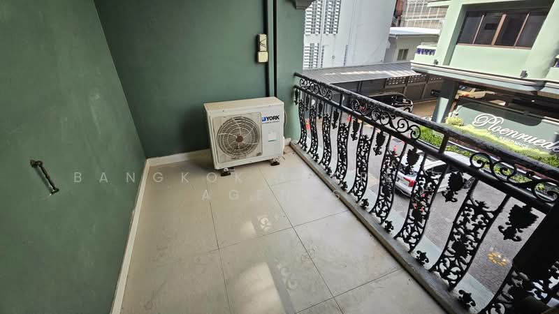 Ploenruedee Residence, Bangkok, Soi Ruamruedee, Lumphini, Pathum Wan, Bangkok, 2 Bedrooms, 132 sqm, Condo For Rent, by BANGKOK PROPERTY AGENTS, 500354756 - DDproperty.com