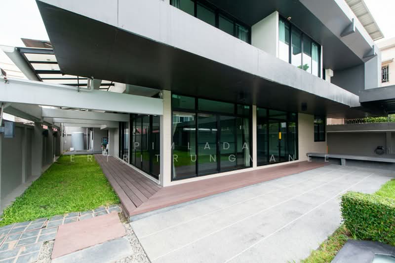 ปรีดีพนมยงค์ 26 ซอย 4, Bangkok, Phra Kanong Nua, Watthana, Bangkok, 5 Bedrooms, 350 sqm, Single Detached House For Sale, by Pimlada Lertritrungmanee, 500354762 - DDproperty.com
