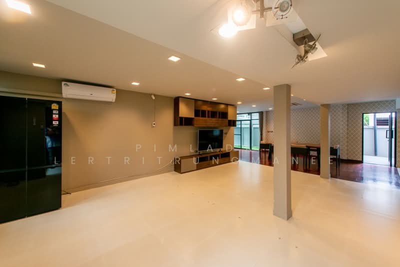 ปรีดีพนมยงค์ 26 ซอย 4, Bangkok, Phra Kanong Nua, Watthana, Bangkok, 5 Bedrooms, 350 sqm, Single Detached House For Sale, by Pimlada Lertritrungmanee, 500354762 - DDproperty.com