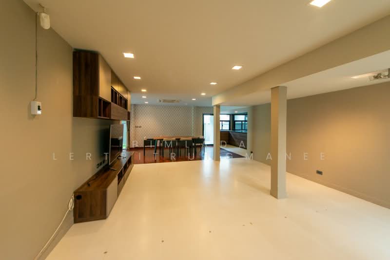 ปรีดีพนมยงค์ 26 ซอย 4, Bangkok, Phra Kanong Nua, Watthana, Bangkok, 5 Bedrooms, 350 sqm, Single Detached House For Sale, by Pimlada Lertritrungmanee, 500354762 - DDproperty.com
