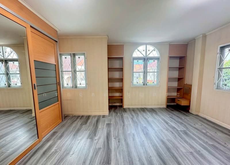 Vararom Prachauthit 98, Bangkok, Soi Pracha Uthit 98, Pracha Uthit Road, Thung Khru, Bangkok, 5 Bedrooms, 275 sqm, Single Detached House For Sale, by กรกฤตย์ บุญสระ, 500354870 - DDproperty.com