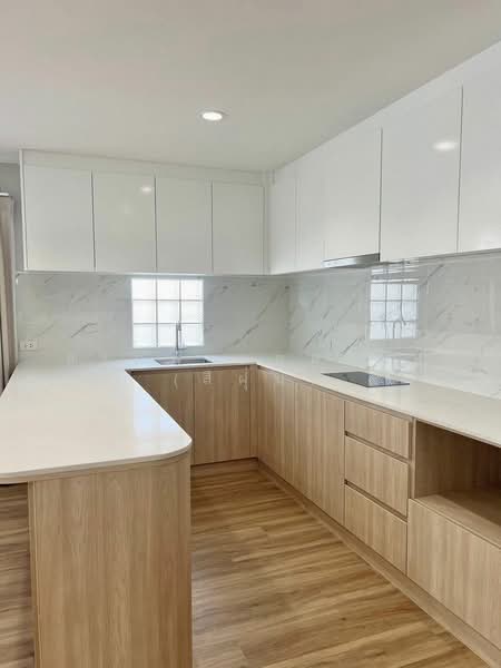 ให้เช่าบ้านเดี่ยว 2 ชั้น ใจกลางสาทร เนื้อที่ 63 ตารางวา, Bangkok, Thung Maha Mek, Sathon, Bangkok, 4 Bedrooms, 252 sqm, Single Detached House For Rent, by สรภพ ยอดไชย (สีฝุ่น), 500354975 - DDproperty.com