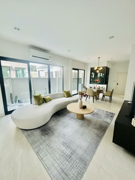 Baan Klang Muang Sukhumvit 77, Bangkok, Soi On Nut 17, Suan Luang, Bangkok, 3 Bedrooms, 228 sqm, Townhouse For Rent, by Forty-Six Real Estate Group, 500355037 - DDproperty.com