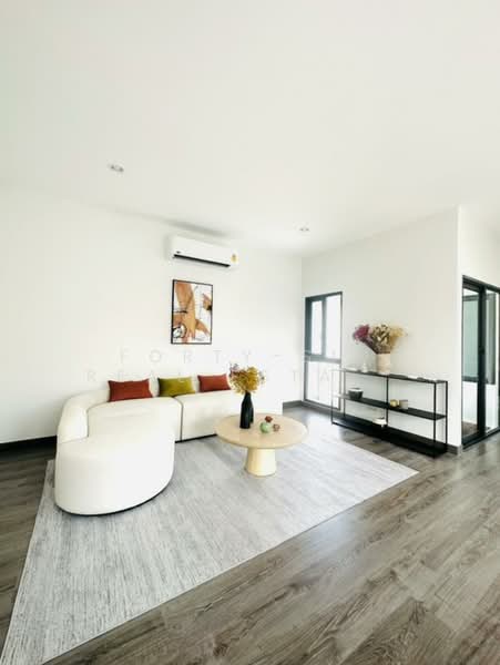 Baan Klang Muang Sukhumvit 77, Bangkok, Soi On Nut 17, Suan Luang, Bangkok, 3 Bedrooms, 228 sqm, Townhouse For Rent, by Forty-Six Real Estate Group, 500355037 - DDproperty.com