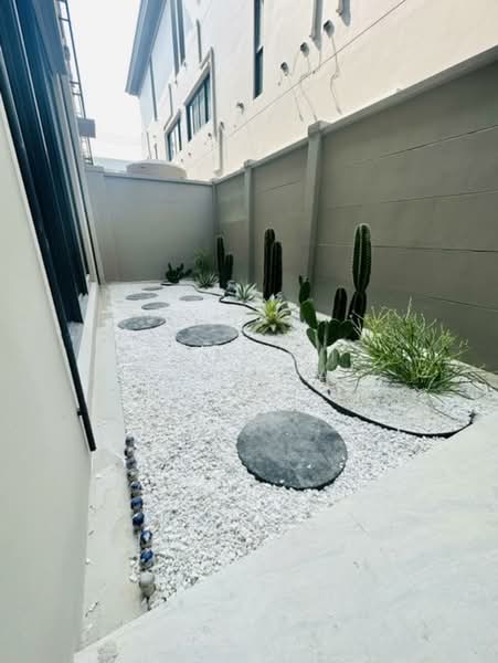 Baan Klang Muang Sukhumvit 77, Bangkok, Soi On Nut 17, Suan Luang, Bangkok, 3 Bedrooms, 228 sqm, Townhouse For Rent, by Forty-Six Real Estate Group, 500355037 - DDproperty.com