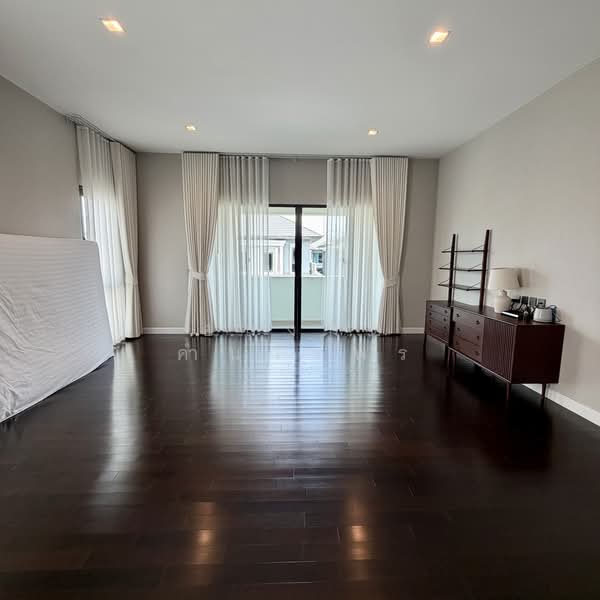 Grand Bangkok Boulevard Krungthepkritha : แกรนด์ บางกอก บูเลอวาร์ด กรุงเทพกรีฑา, กรุงเทพ, ถนน ศรีนครินทร์-ร่มเกล้า, คลองสามประเวศ, ลาดกระบัง, กรุงเทพ, 447 ตร.ม., บ้านเดี่ยว ขาย, โดย อลงกต คำนวรพร, 500355208 - DDproperty.com