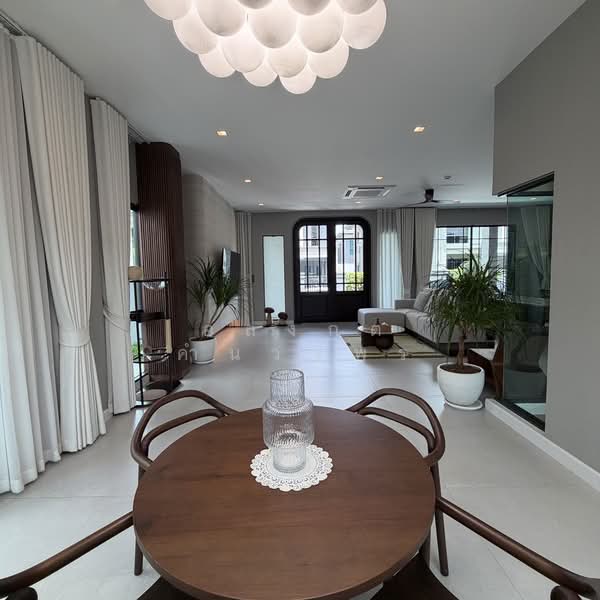 Grand Bangkok Boulevard Krungthepkritha : แกรนด์ บางกอก บูเลอวาร์ด กรุงเทพกรีฑา, กรุงเทพ, ถนน ศรีนครินทร์-ร่มเกล้า, คลองสามประเวศ, ลาดกระบัง, กรุงเทพ, 447 ตร.ม., บ้านเดี่ยว ขาย, โดย อลงกต คำนวรพร, 500355208 - DDproperty.com