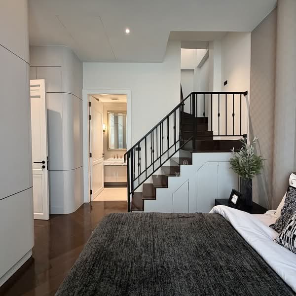 The Boulevard Ekkamai, Bangkok, 98 Soi Prasertdee, Khlong Tan Nua, Watthana, Bangkok, 4 Bedrooms, 500 sqm, Single Detached House For Sale, by อลงกต คำนวรพร, 500355222 - DDproperty.com