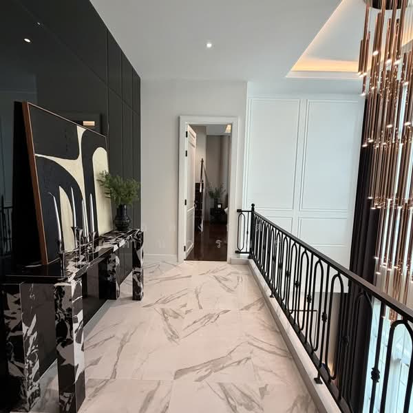 The Boulevard Ekkamai, Bangkok, 98 Soi Prasertdee, Khlong Tan Nua, Watthana, Bangkok, 4 Bedrooms, 500 sqm, Single Detached House For Sale, by อลงกต คำนวรพร, 500355222 - DDproperty.com