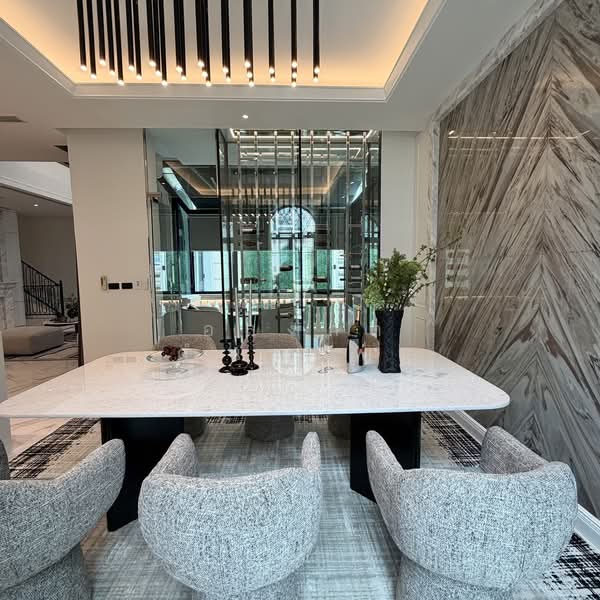 The Boulevard Ekkamai, Bangkok, 98 Soi Prasertdee, Khlong Tan Nua, Watthana, Bangkok, 4 Bedrooms, 500 sqm, Single Detached House For Sale, by อลงกต คำนวรพร, 500355222 - DDproperty.com