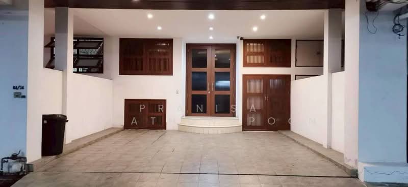 Lotus Point เอกมัย ซอย.10, Bangkok, Phra Kanong Nua, Watthana, Bangkok, 4 Bedrooms, 450 sqm, Townhouse For Rent, by Pranisa Jirathongpoon, 500355302 - DDproperty.com