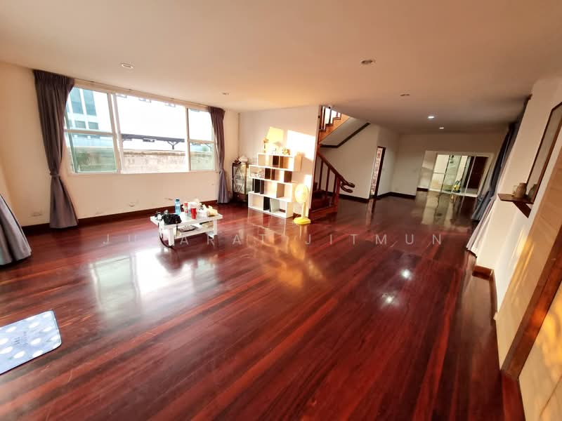 บ้านเดี่ยว ซอยรามอินทรา 5, Bangkok, Anusaowari, Bang Khen, Bangkok, 5 Bedrooms, 800 sqm, Single Detached House For Sale, by Jutarat Jitmun, 500355331 - DDproperty.com