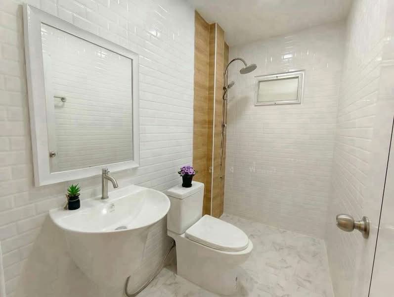ขายบ้านรีโนเวทใหม่ ม.ลัดดารมย์ ใกล้เทศบาลสุรศ้กดิ์ ศรีราชา, Chon Buri (Pattaya), Surasak, Si Racha, Chon Buri (Pattaya), 3 Bedrooms, 150 sqm, Single Detached House For Sale, by Dusit Saengfa, 500355416 - DDproperty.com