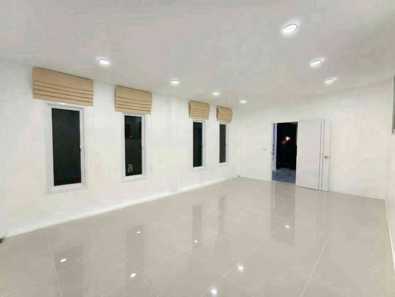 ขายบ้านรีโนเวทใหม่ ม.ลัดดารมย์ ใกล้เทศบาลสุรศ้กดิ์ ศรีราชา, Chon Buri (Pattaya), Surasak, Si Racha, Chon Buri (Pattaya), 3 Bedrooms, 150 sqm, Single Detached House For Sale, by Dusit Saengfa, 500355416 - DDproperty.com