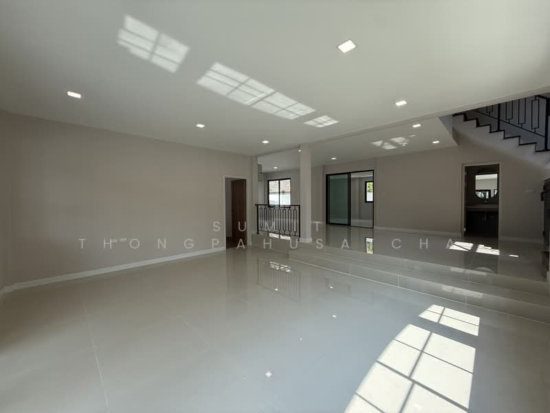 Ladawan Pinklao-Borommaratchachonnani, Bangkok, Borommaratchachonnani Road, Sala Thammasop, Thawi Watthana, Bangkok, 4 Bedrooms, 350 sqm, Single Detached House For Sale, by Sumit Thongpahusatcha, 500355422 - DDproperty.com