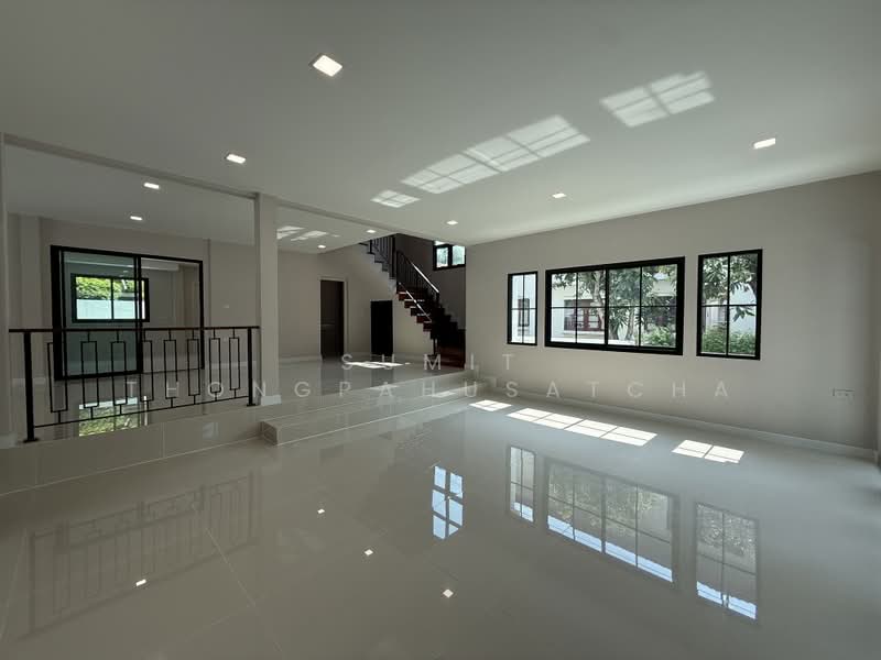 Ladawan Pinklao-Borommaratchachonnani, Bangkok, Borommaratchachonnani Road, Sala Thammasop, Thawi Watthana, Bangkok, 4 Bedrooms, 350 sqm, Single Detached House For Sale, by Sumit Thongpahusatcha, 500355422 - DDproperty.com